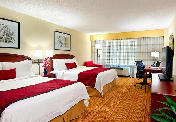 Courtyard Center Hotel 3*